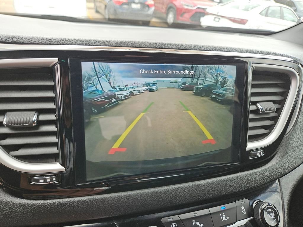 Used 2025 Chrysler Pacifica Select image 21