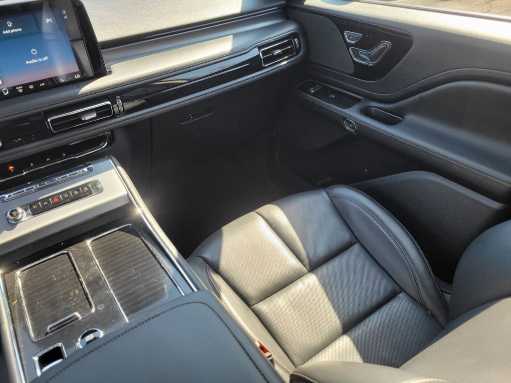 Used 2025 Lincoln Aviator AWD image 14