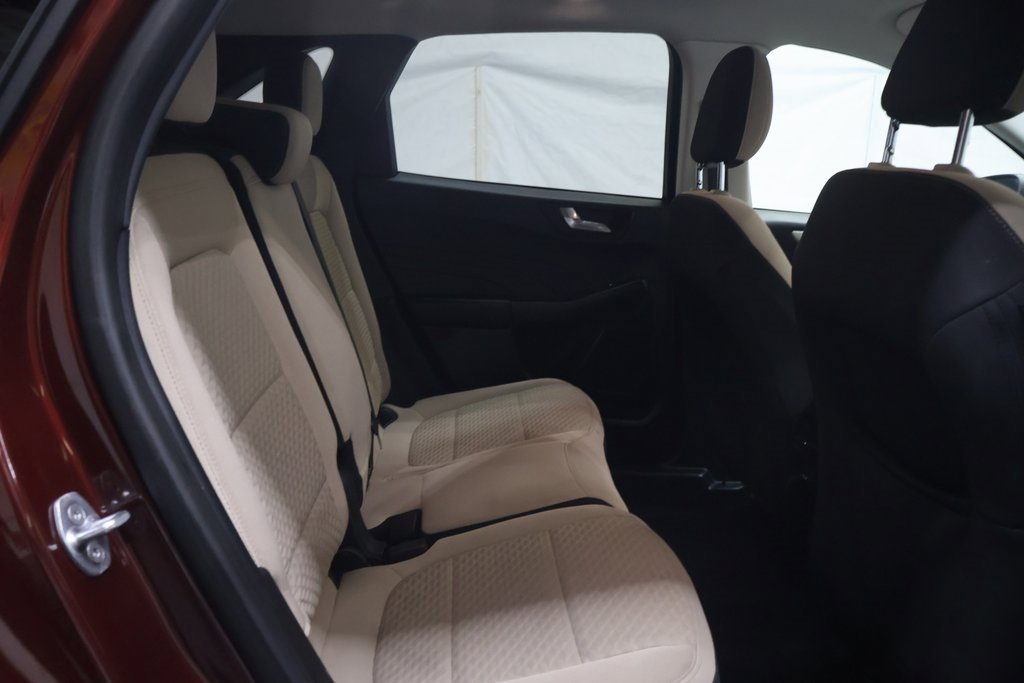 Used 2021 Ford Escape SE image 12