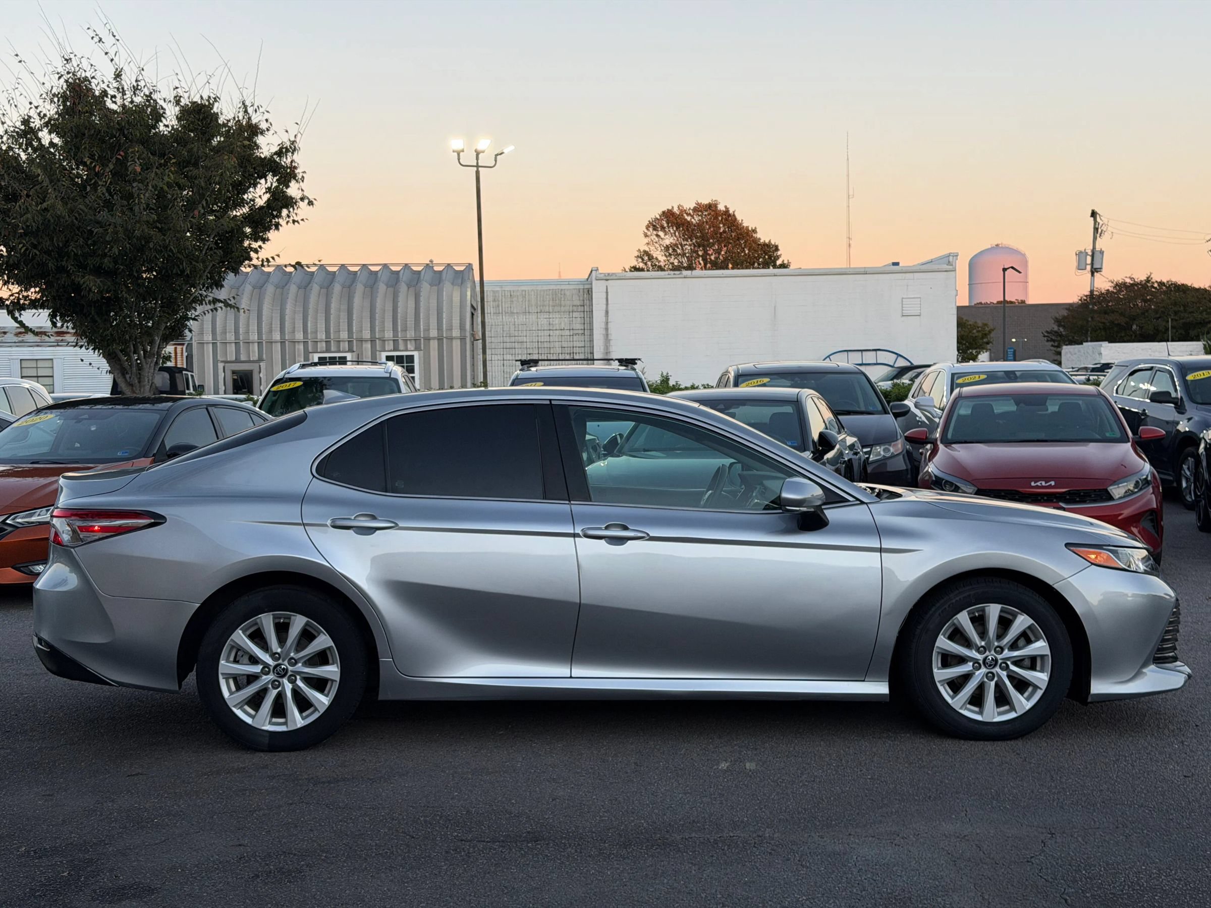 Used 2019 Toyota Camry LE FWD image 7