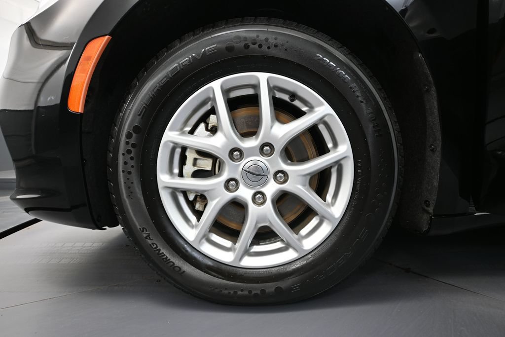 Used 2024 Chrysler Pacifica Touring-L FWD image 13