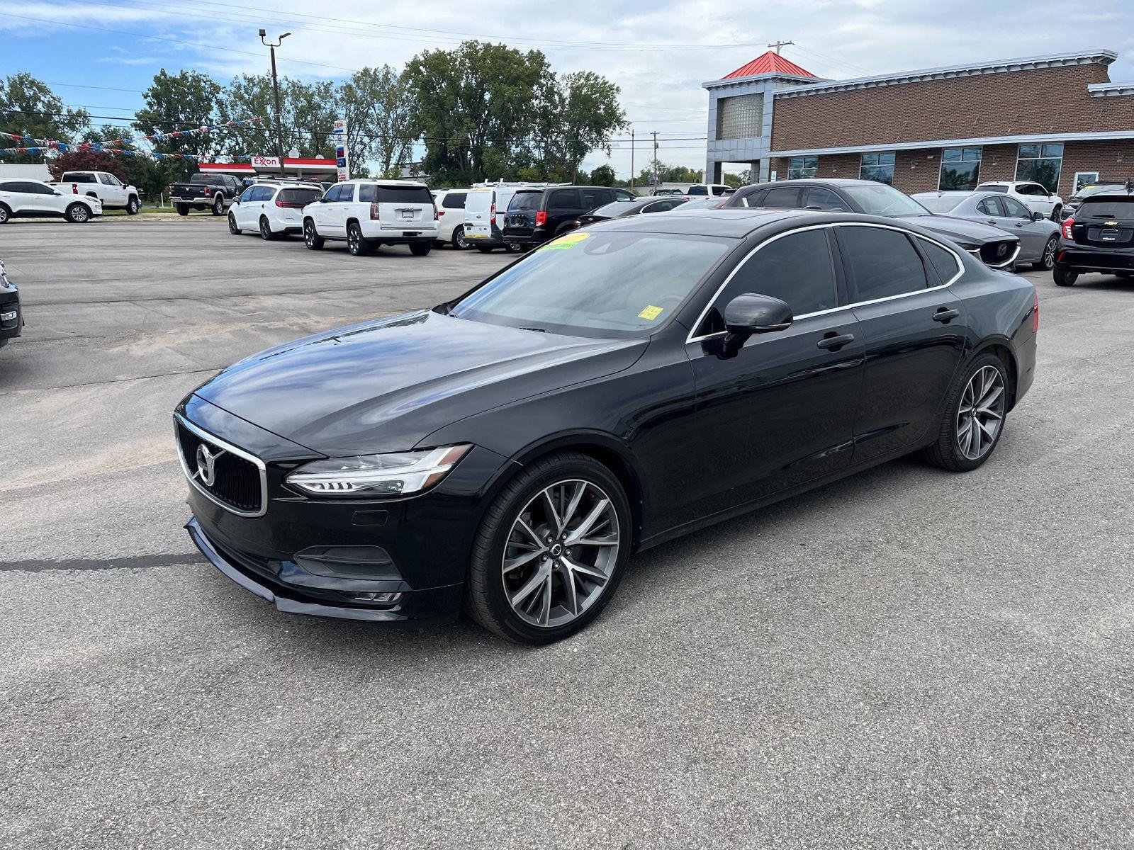 Used 2017 Volvo S90 T6 Momentum w/ Vision Package AWD/4WD image 3