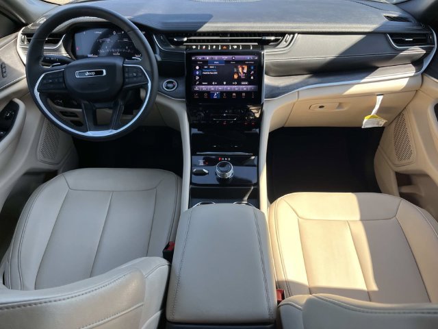 Certified 2024 Jeep Grand Cherokee L Limited w/ Black Appearance Package AWD/4WD image 17