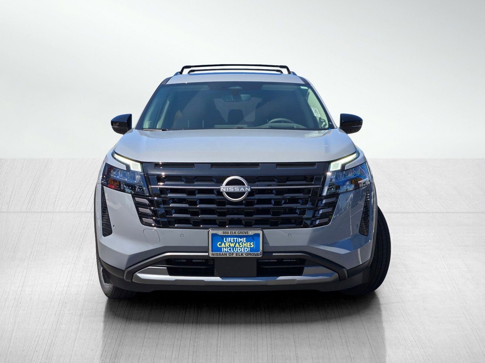 New 2026 Nissan Pathfinder Platinum AWD/4WD image 2