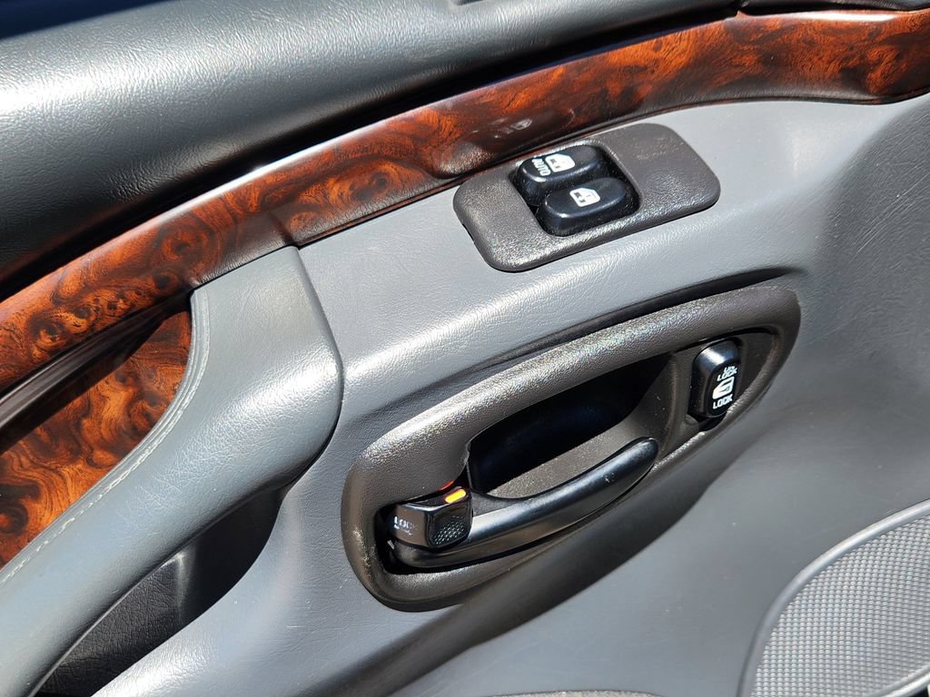 Used 1995 Chevrolet Monte Carlo Z34 FWD image 21