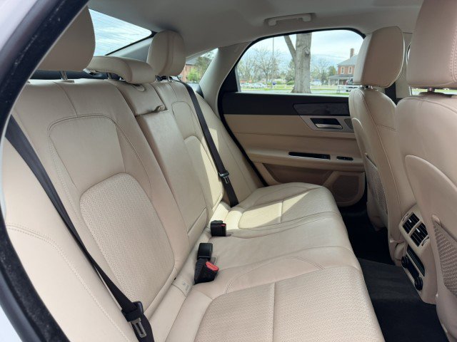 Used 2018 Jaguar XF Prestige AWD/4WD image 26