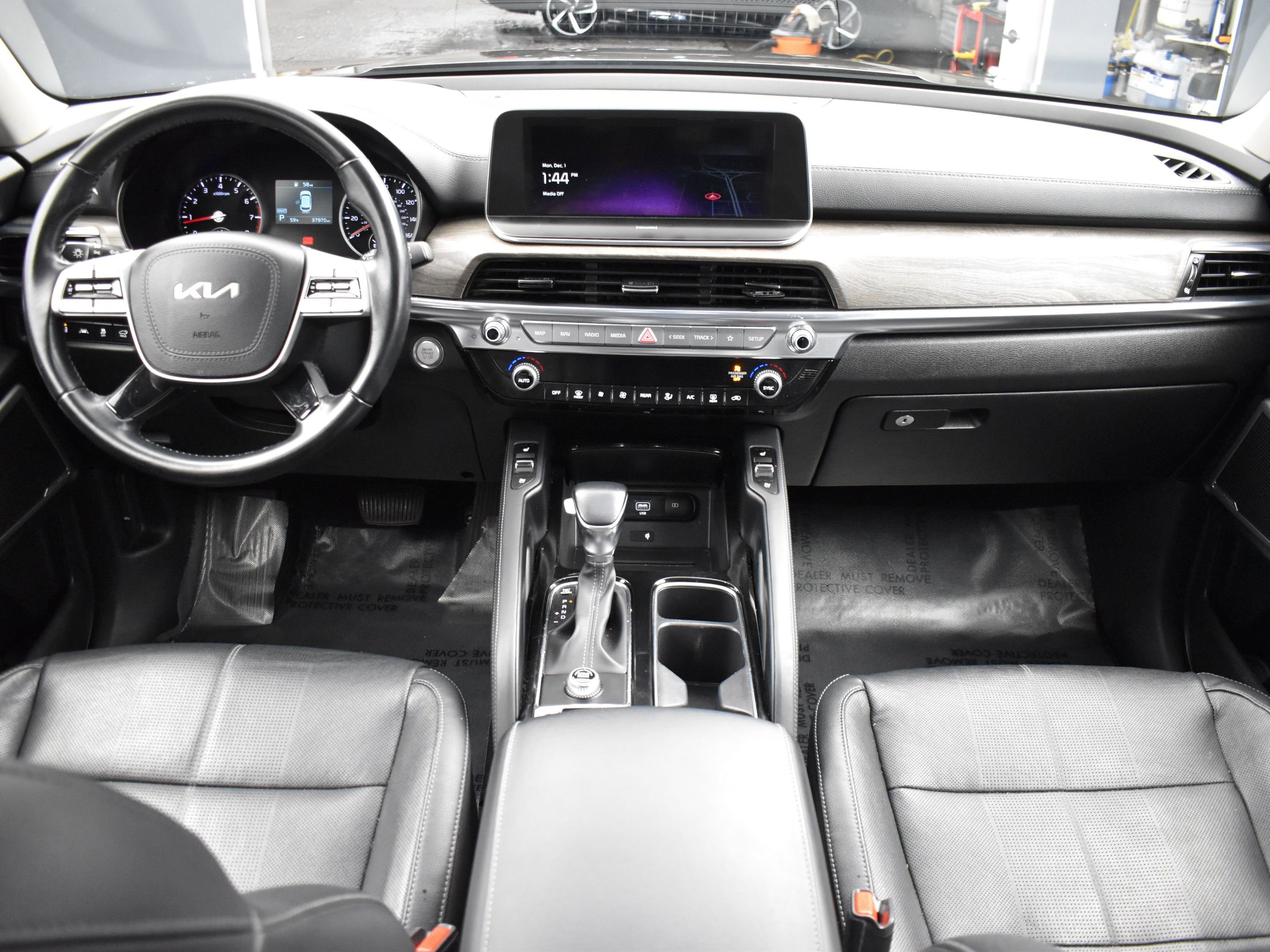 Used 2022 Kia Telluride EX w/ EX Premium Package image 16