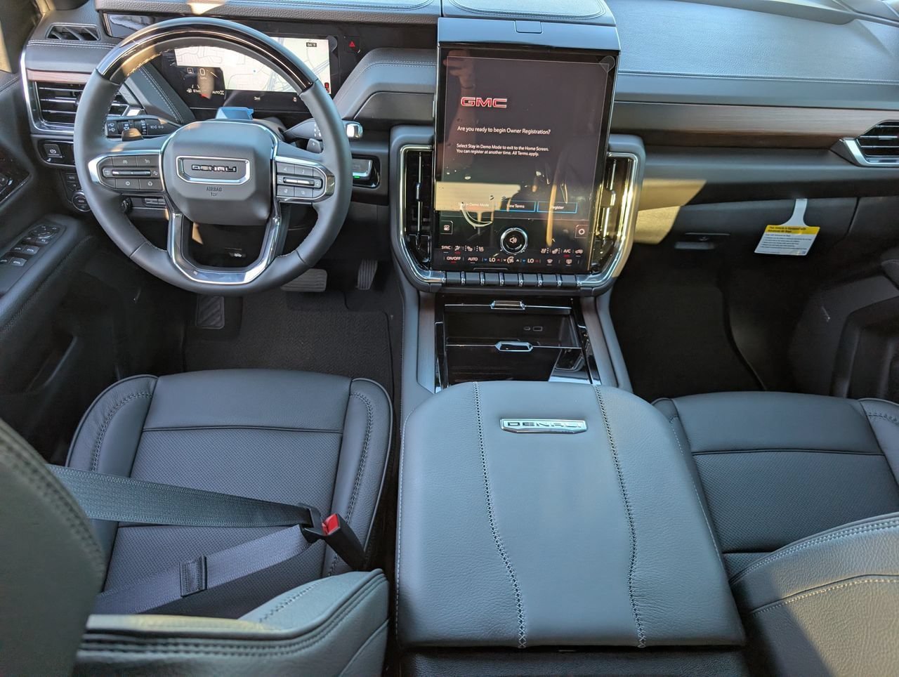 New 2026 GMC Yukon Denali w/ Denali Reserve Package AWD/4WD image 8