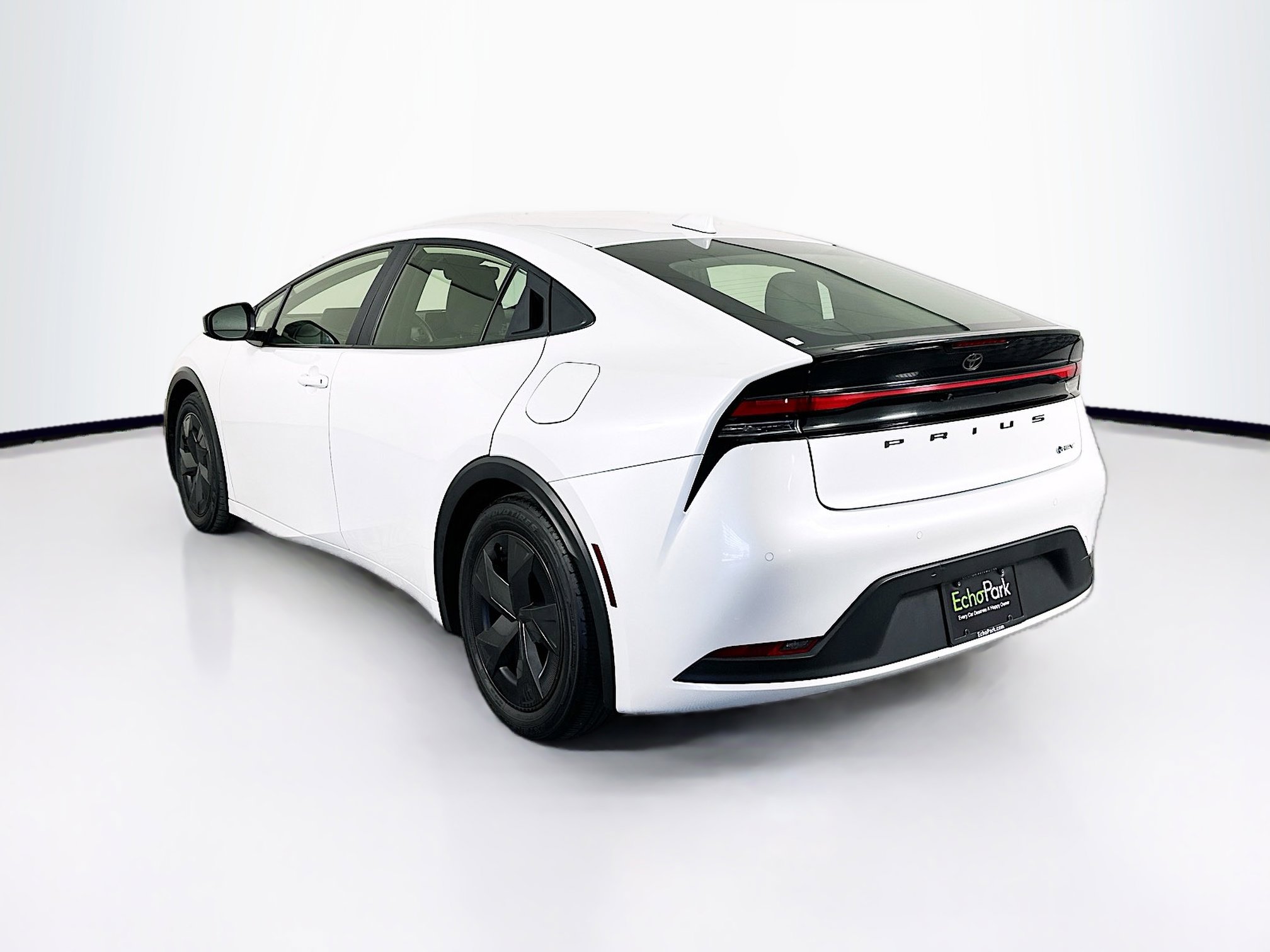 Used 2024 Toyota Prius LE FWD image 5
