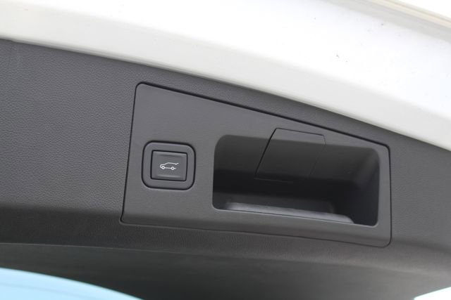 Used 2024 Cadillac XT4 Premium Luxury w/ Active Safety Package FWD image 6