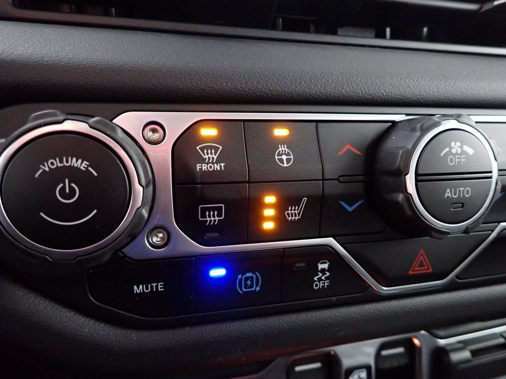 New 2024 Jeep Wrangler Unlimited Sahara w/ Technology Group image 4