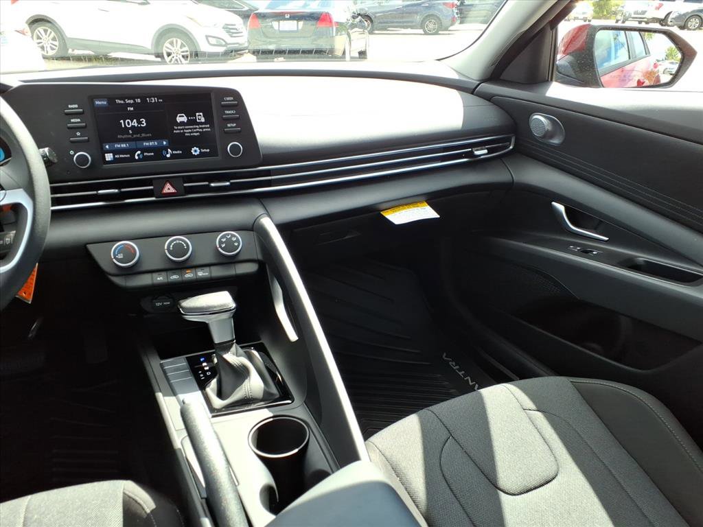 New 2025 Hyundai Elantra SE FWD image 7