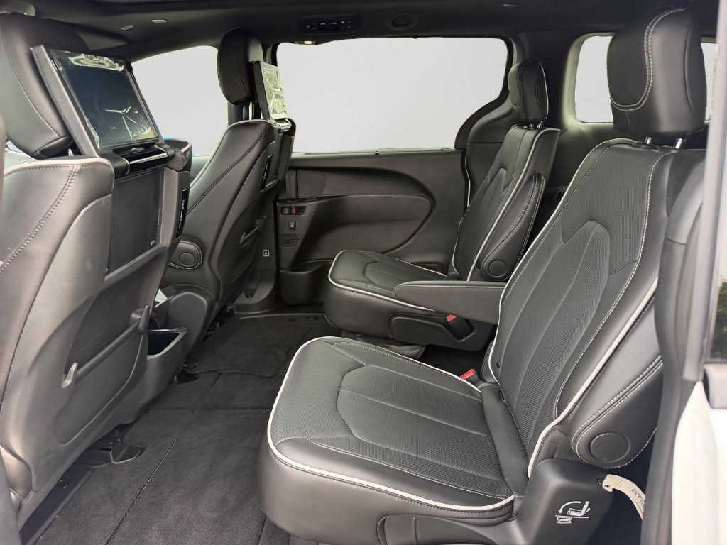 Used 2026 Chrysler Pacifica Limited w/ Uconnect Theater Family Group AWD/4WD image 12