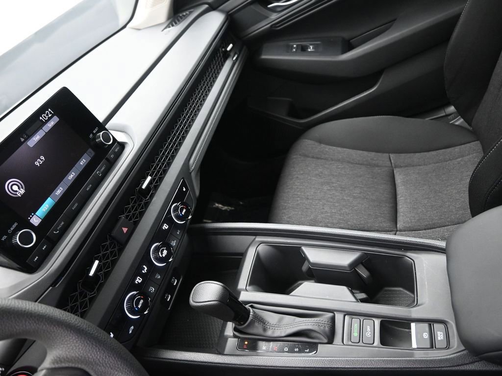 Used 2025 Honda Accord SE image 15
