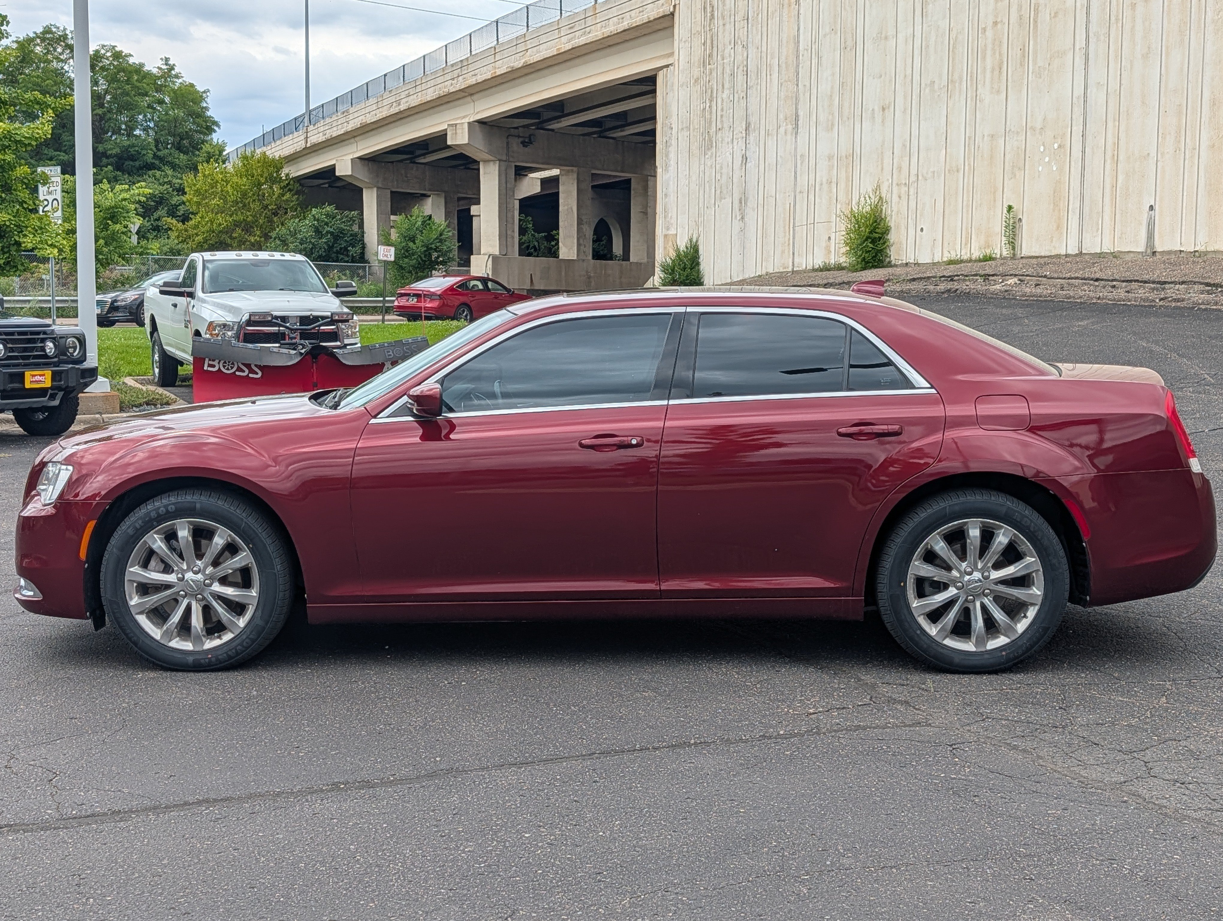 Used 2017 Chrysler 300 Limited w/ Value Package AWD/4WD image 4