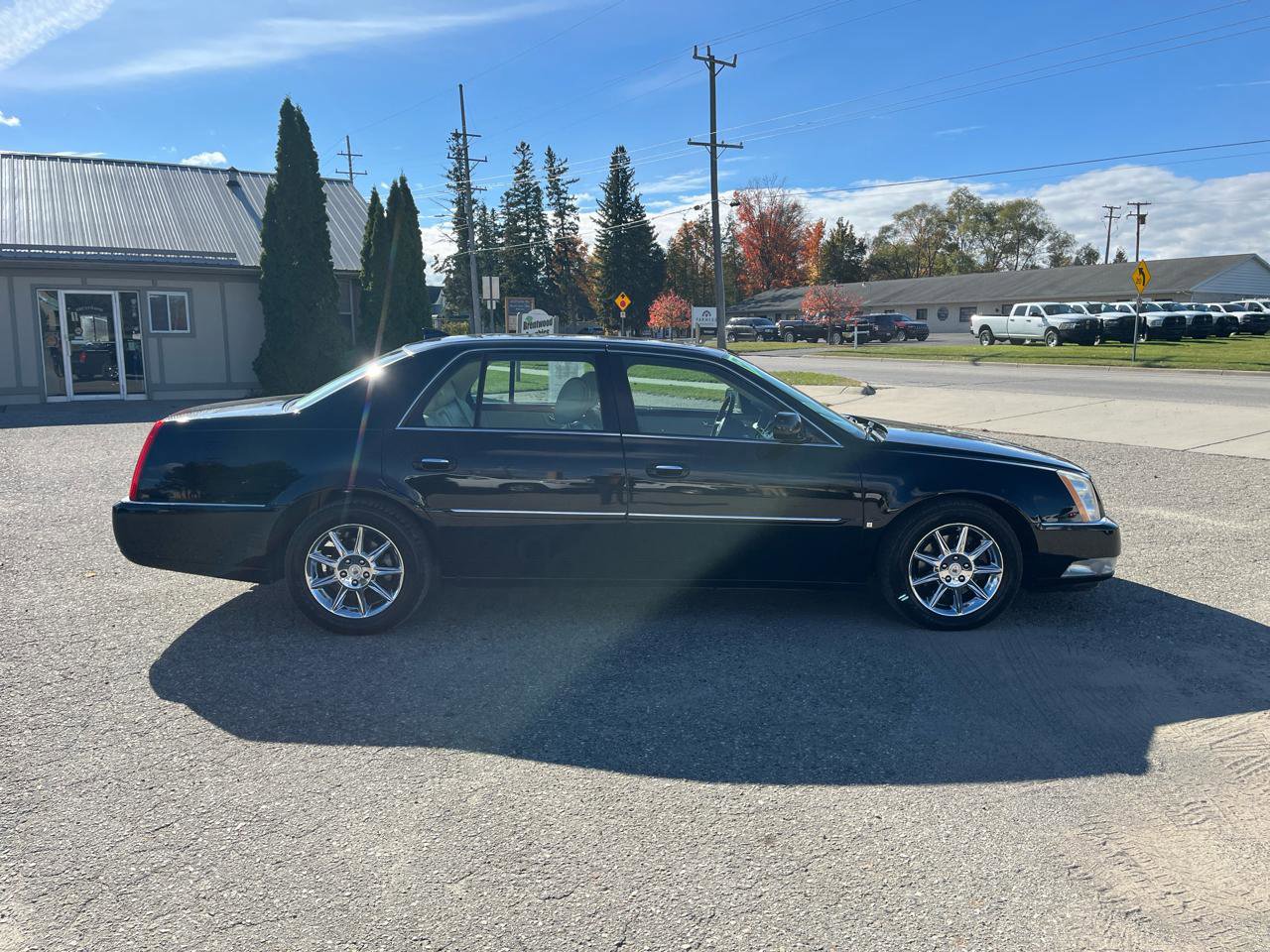 Used 2009 Cadillac DTS w/ Platinum Edition FWD image 6