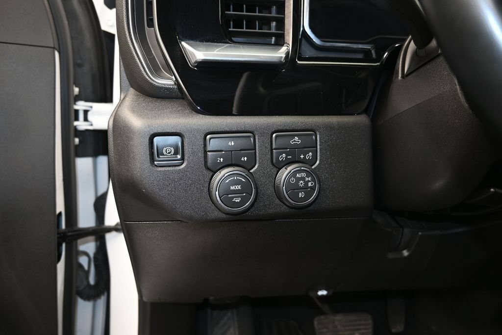 Used 2025 Chevrolet Silverado 2500 LT w/ Convenience Package AWD/4WD image 12