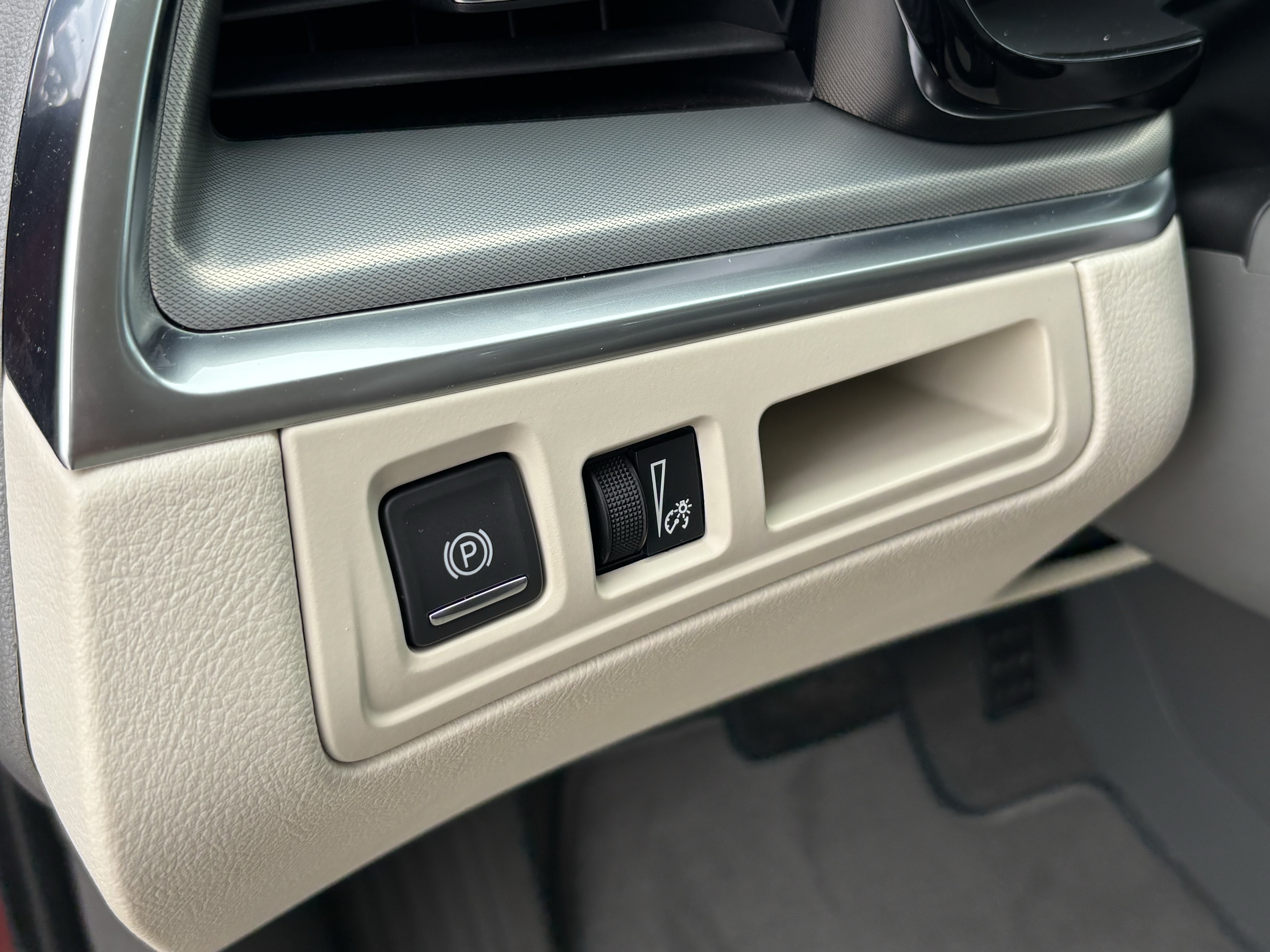 Certified 2024 Cadillac XT5 Premium Luxury FWD image 19