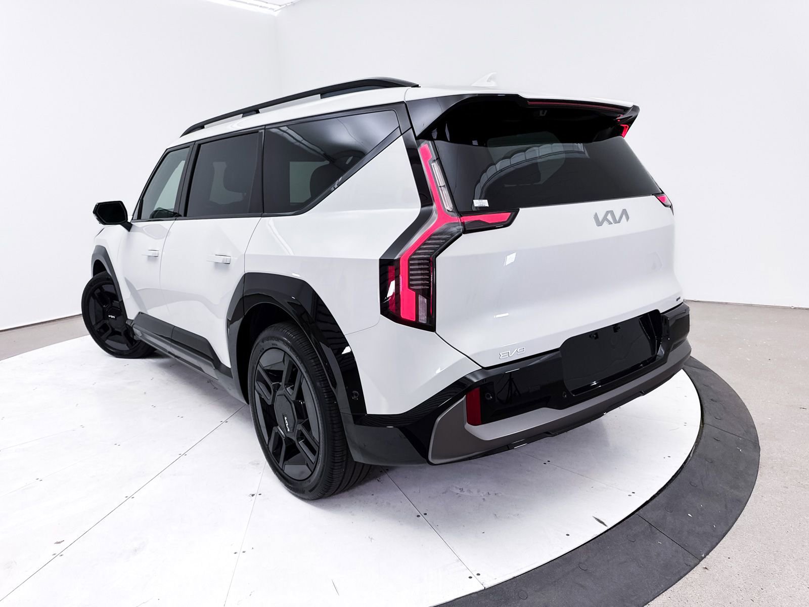 Used 2024 Kia EV9 GT-Line image 2