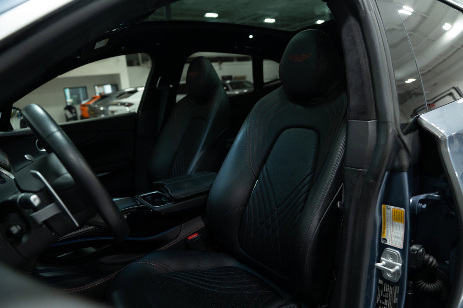 Used 2021 Aston Martin DBX image 12