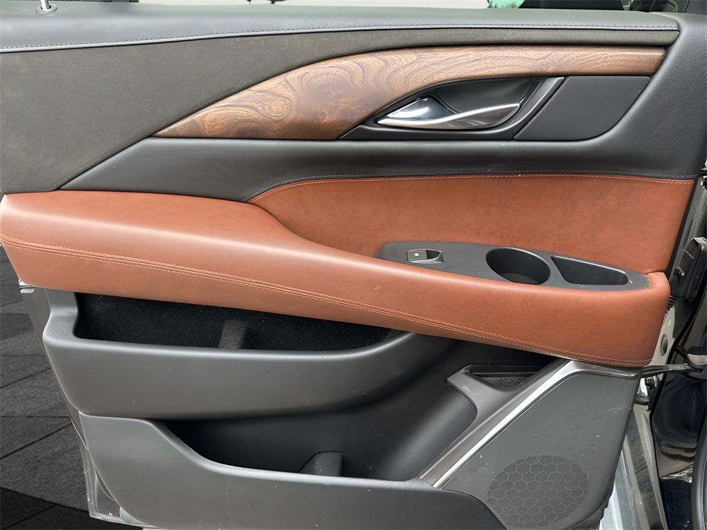 Used 2019 Cadillac Escalade ESV Luxury image 14