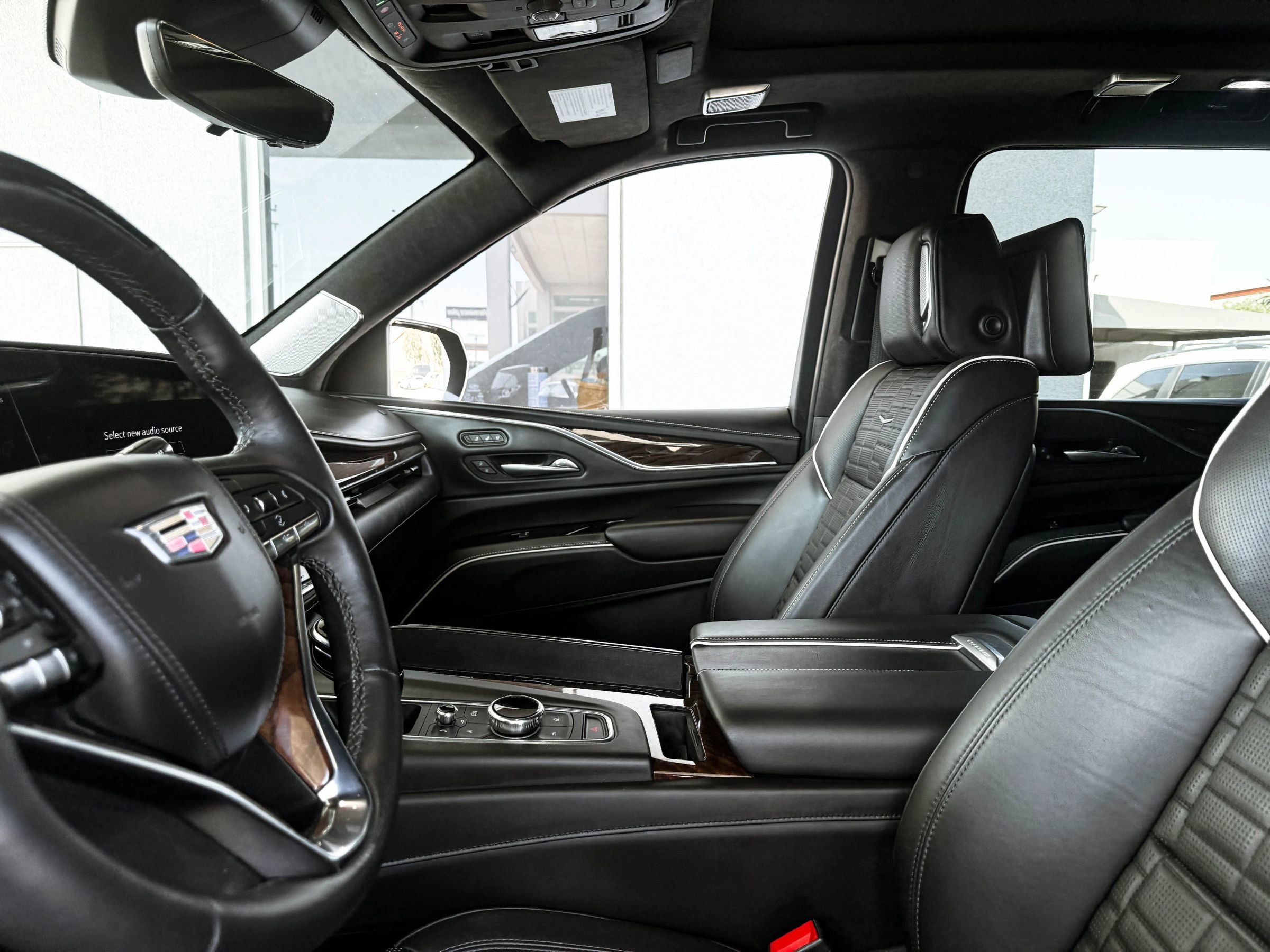 Used 2022 Cadillac Escalade ESV Sport Platinum w/ Heavy-Duty Trailer Package AWD/4WD image 23