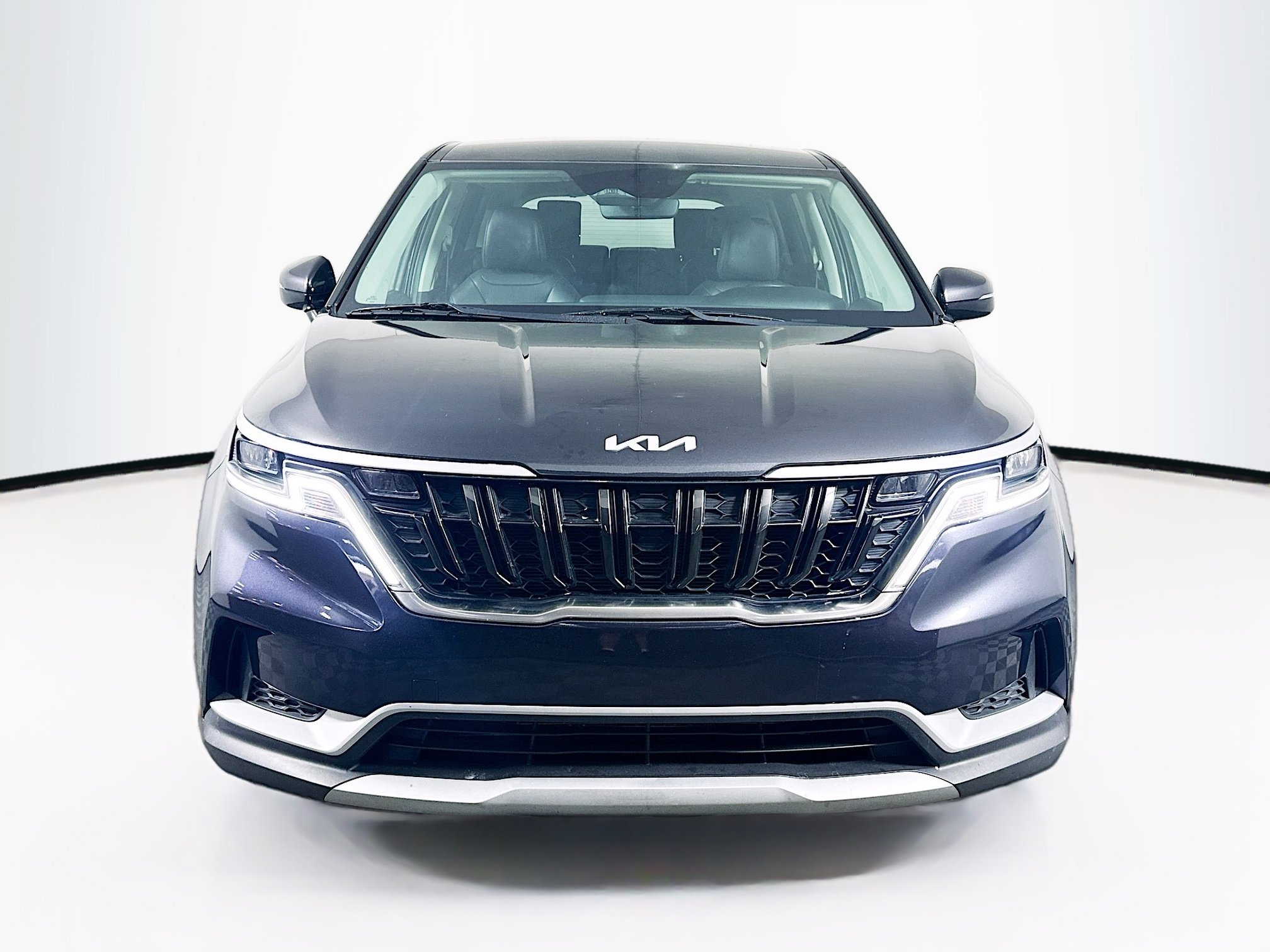 Used 2024 Kia Carnival LX image 2