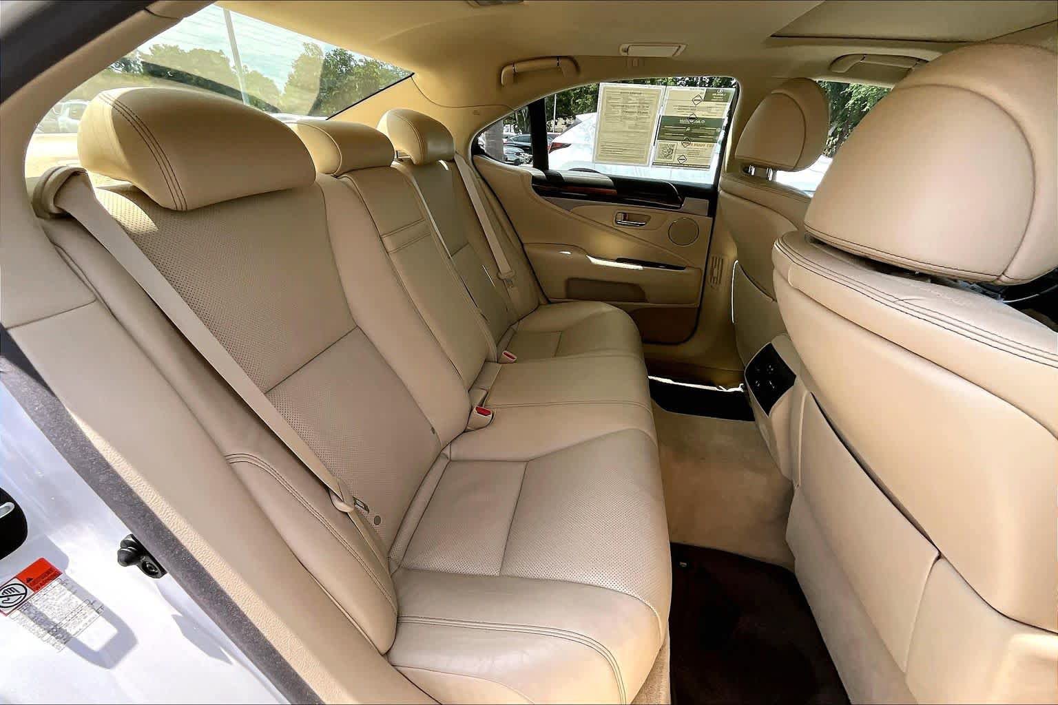 Used 2017 Lexus LS 460 w/ Comfort Package RWD image 20
