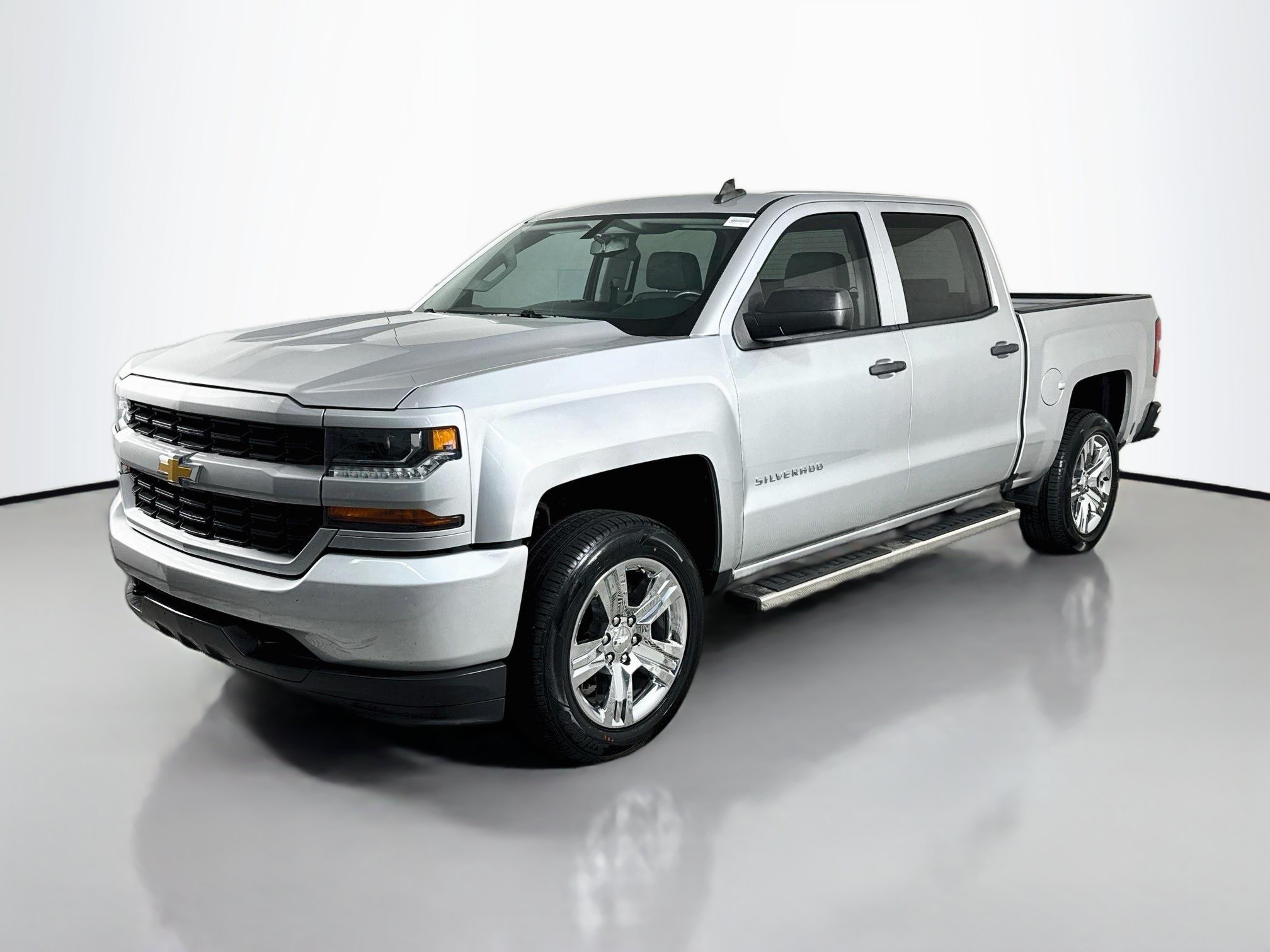 Used 2018 Chevrolet Silverado 1500 Custom w/ Custom Value Package RWD image 4