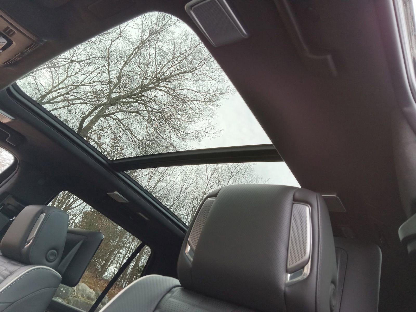 Used 2026 Cadillac Escalade Platinum Sport w/ LPO, ONYX Package image 11