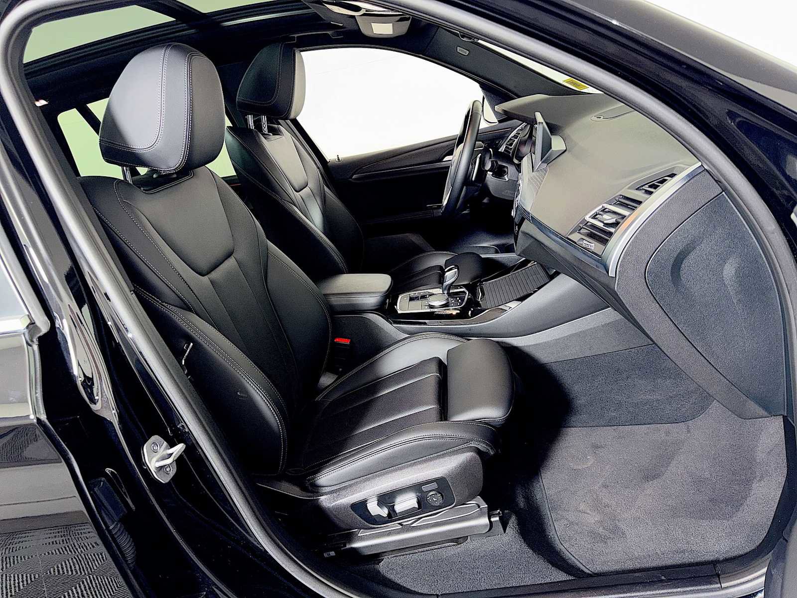 Certified 2024 BMW X3 xDrive30i w/ Convenience Package image 25