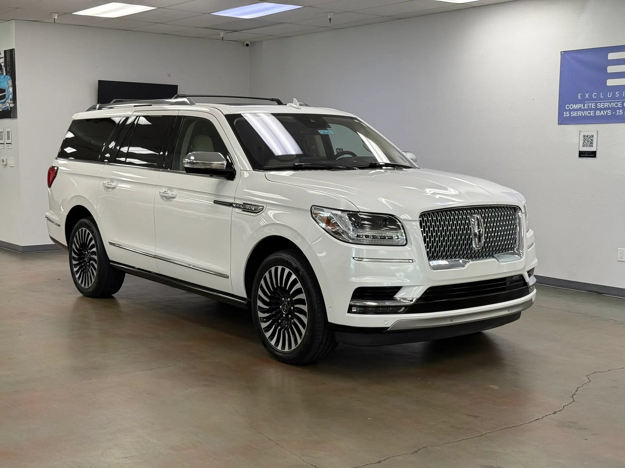 Used 2020 Lincoln Navigator L Black Label w/ Cargo Convenience Package AWD/4WD image 2