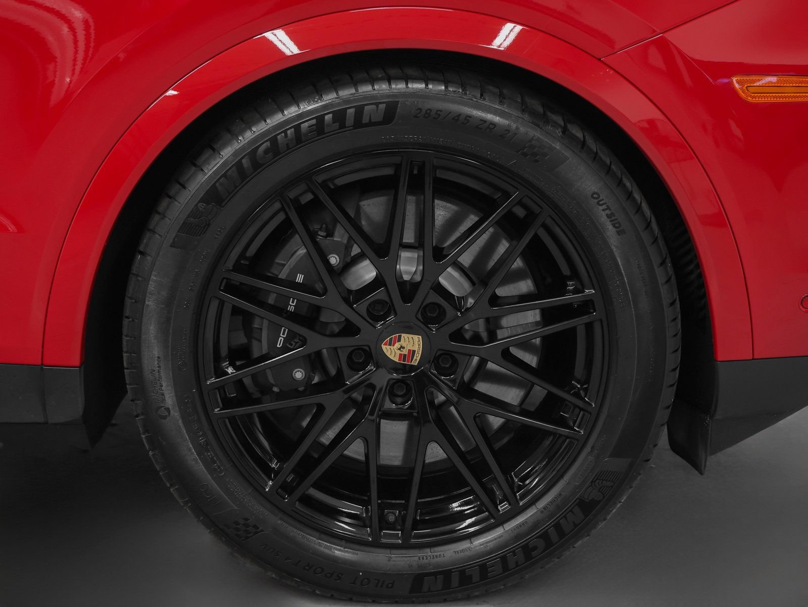 Certified 2025 Porsche Cayenne E-Hybrid AWD/4WD image 17