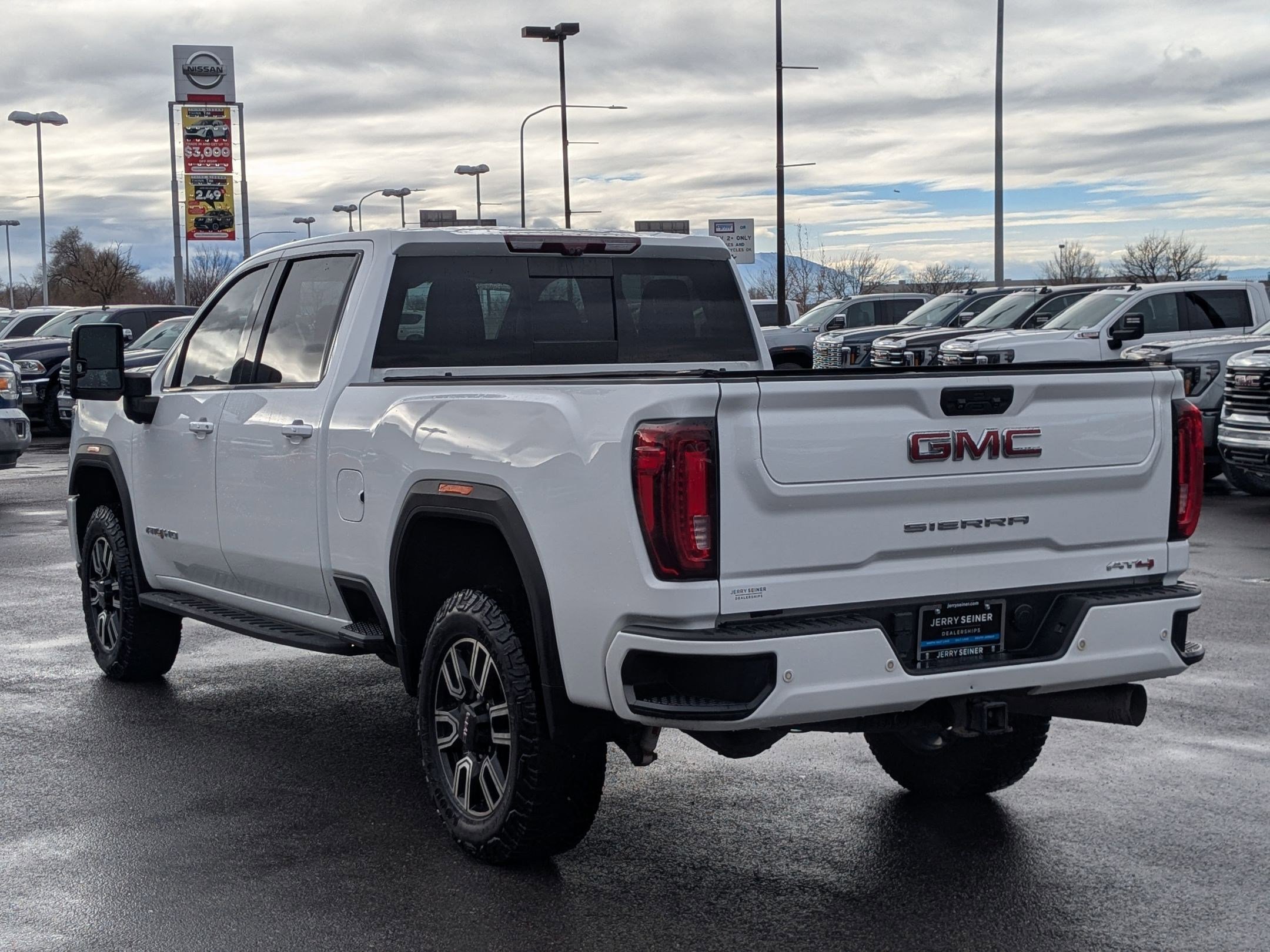Used 2021 GMC Sierra 2500 AT4 w/ AT4 Premium Plus Package image 3