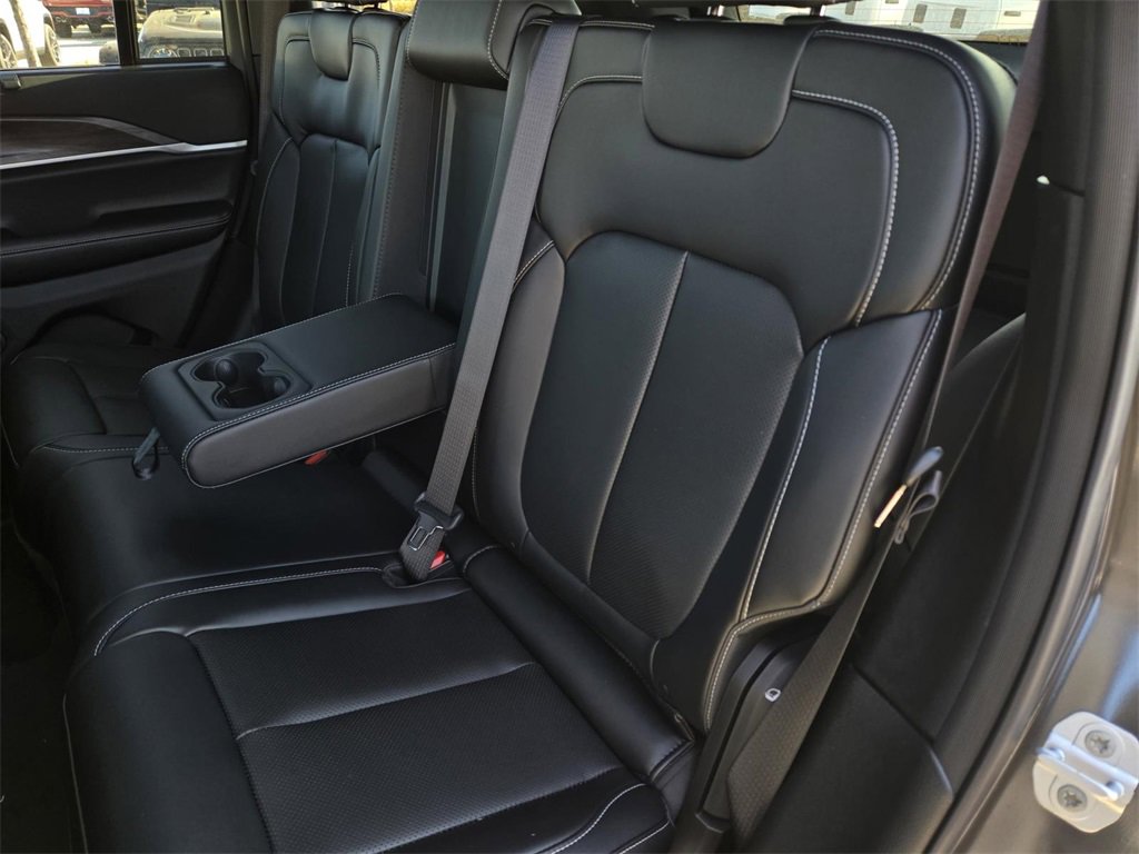 New 2025 Jeep Grand Cherokee Limited image 13