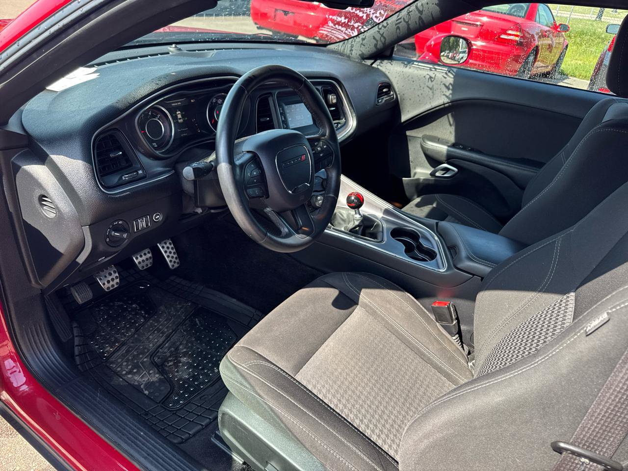 Used 2016 Dodge Challenger R/T RWD image 9