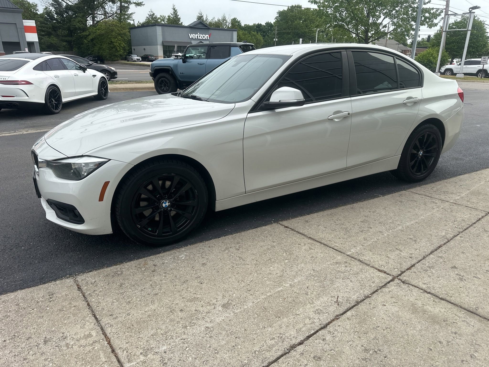 Used 2016 BMW 320i xDrive Sedan AWD/4WD image 6