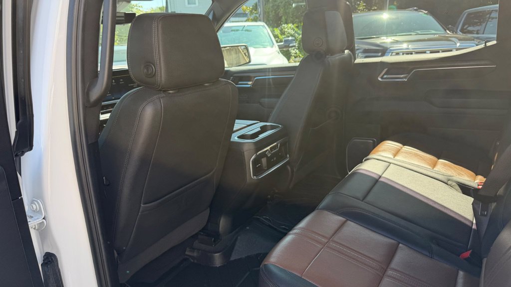 Used 2023 Chevrolet Silverado 1500 High Country w/ High Country Premium Package AWD/4WD image 19