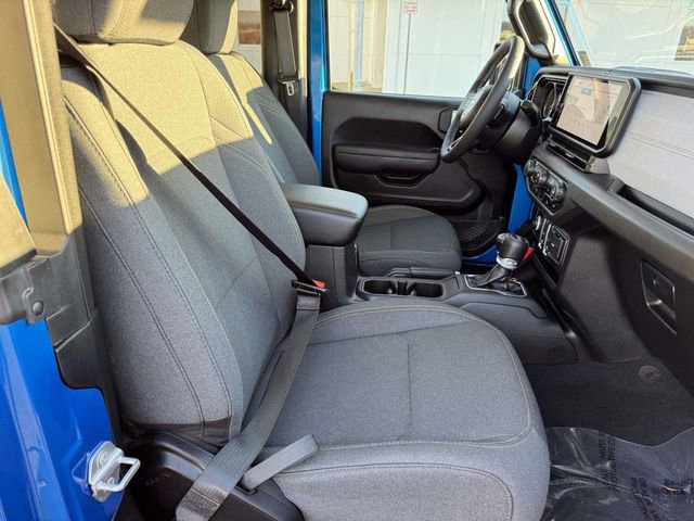 Used 2025 Jeep Wrangler Sport image 7