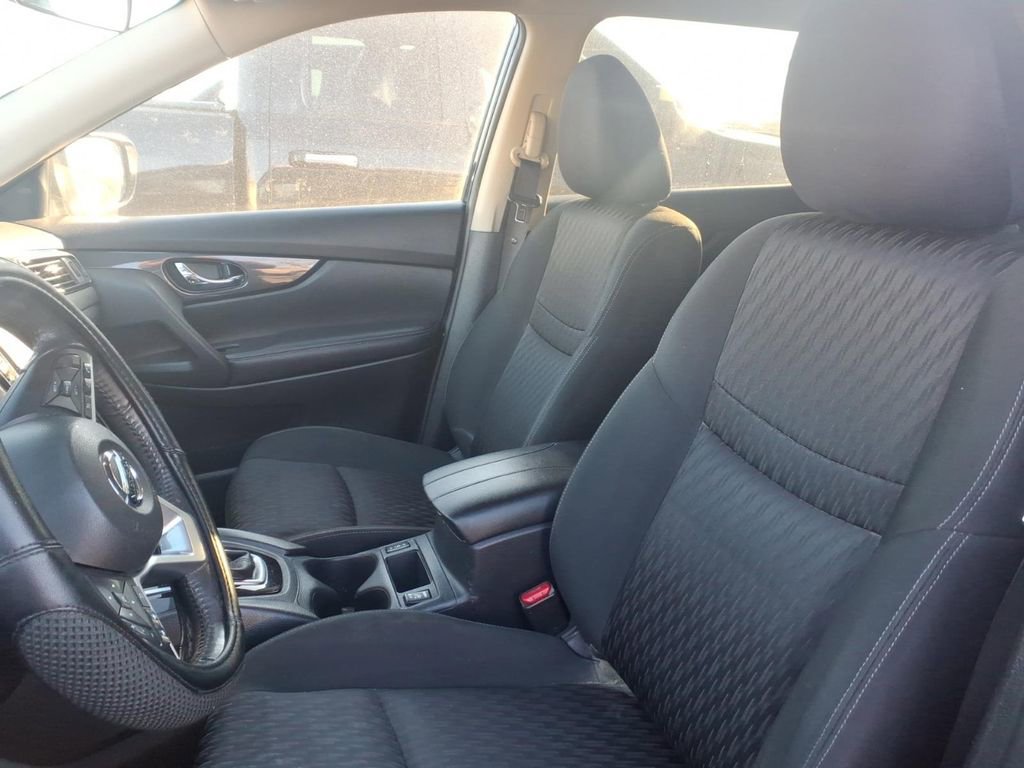 Used 2018 Nissan Rogue SV image 6