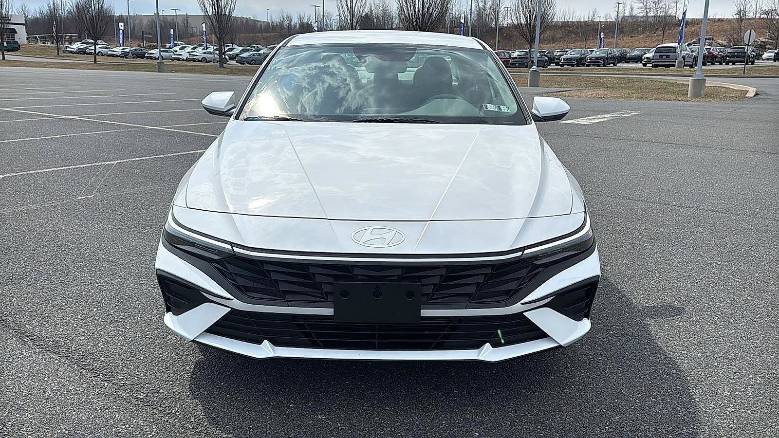 Used 2026 Hyundai Elantra SE FWD image 16