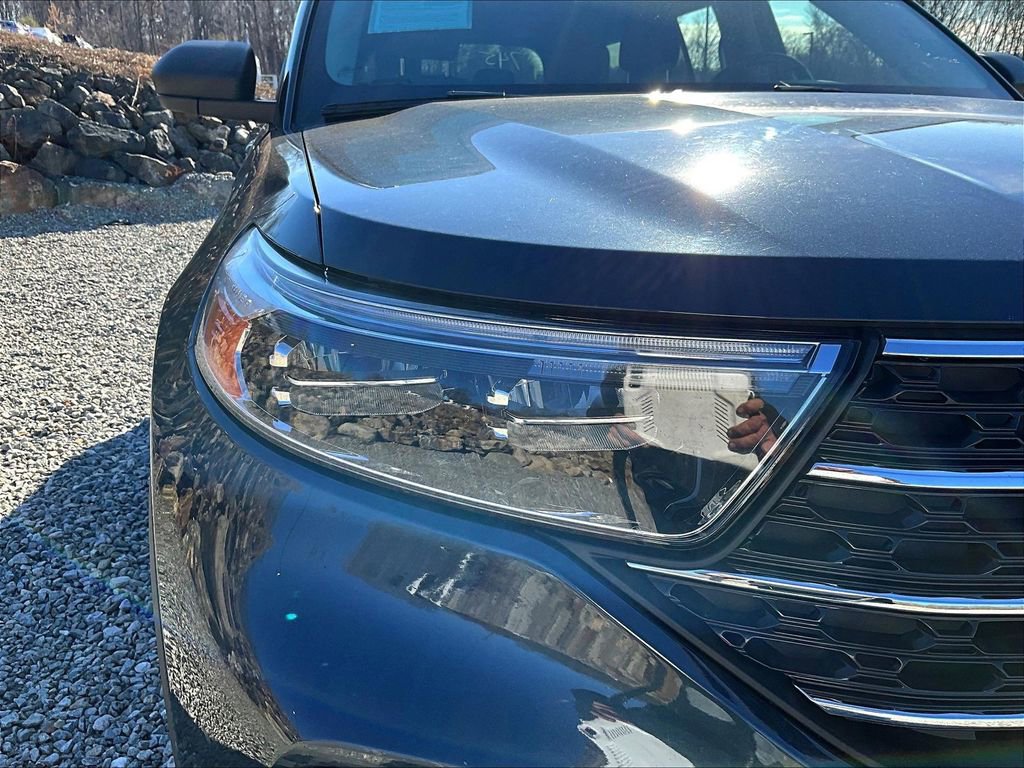 Used 2023 Ford Explorer XLT image 25