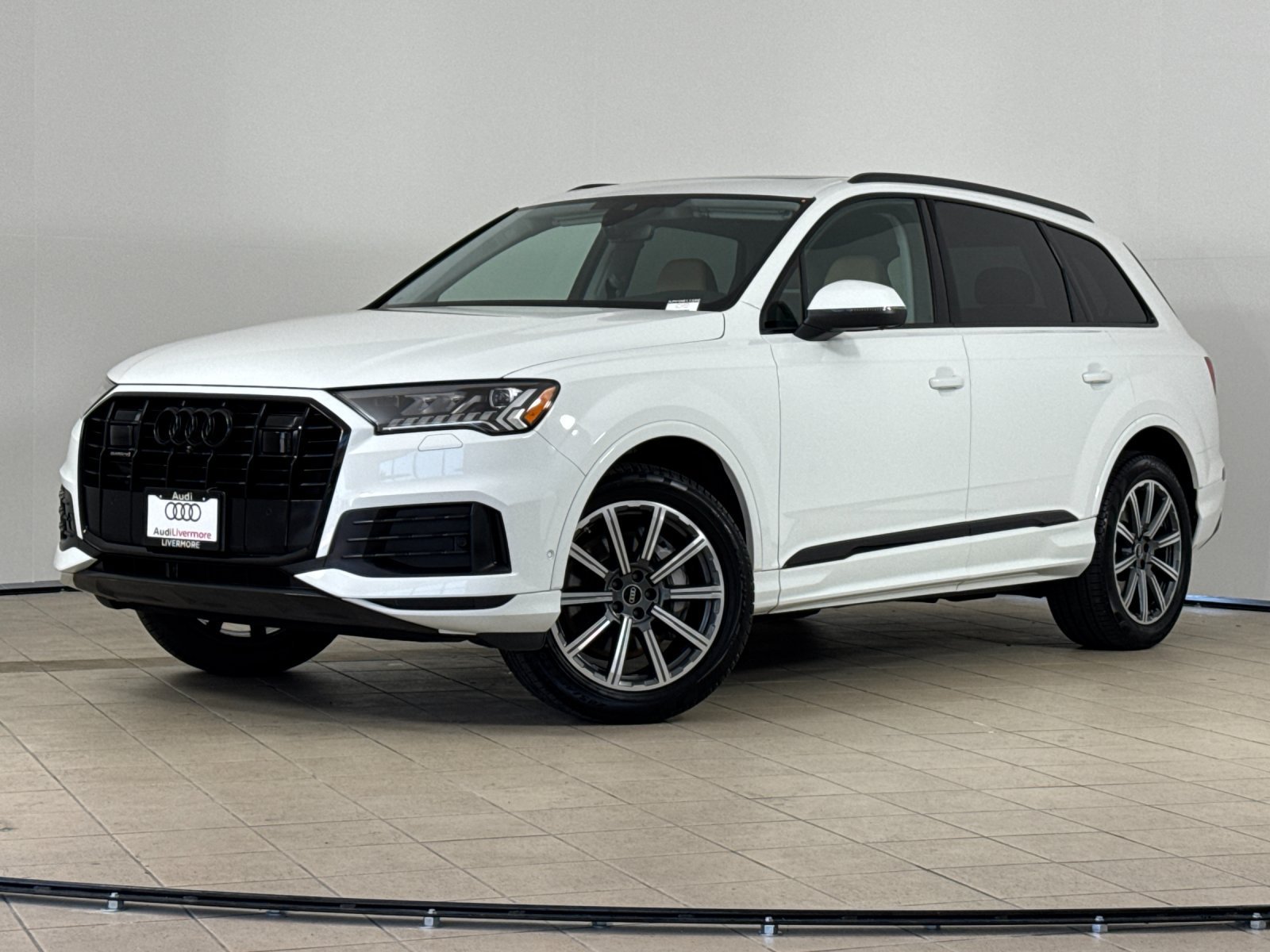 Used 2023 Audi Q7 2.0T Premium Plus w/ Premium Plus Package AWD/4WD image 2