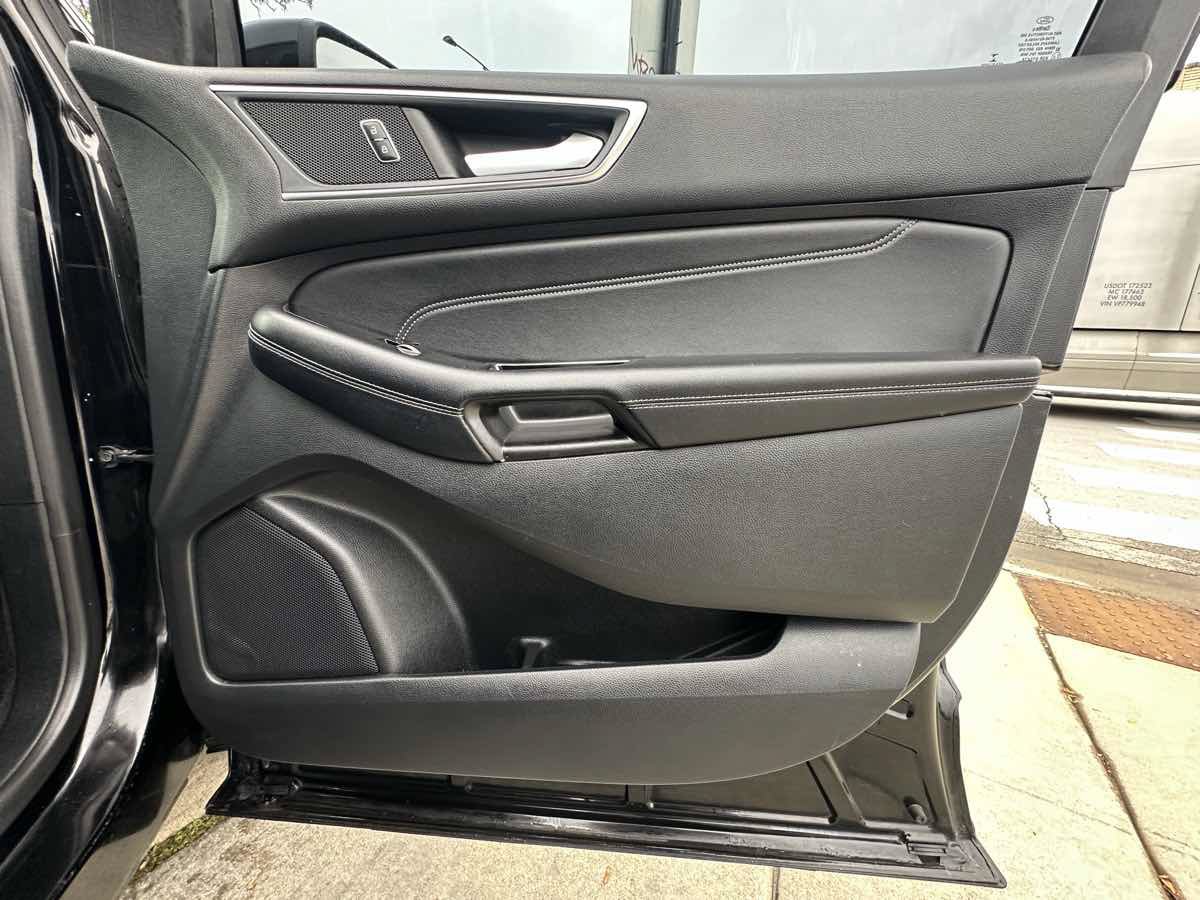 Used 2018 Ford Edge Titanium AWD/4WD image 30