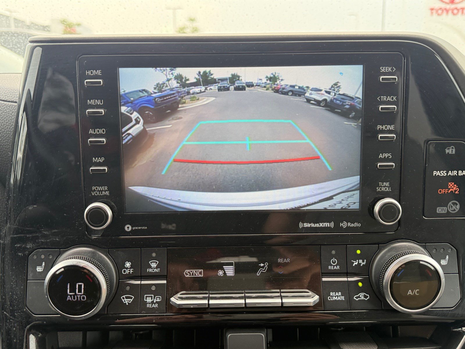 Certified 2021 Toyota Highlander XLE AWD/4WD image 27