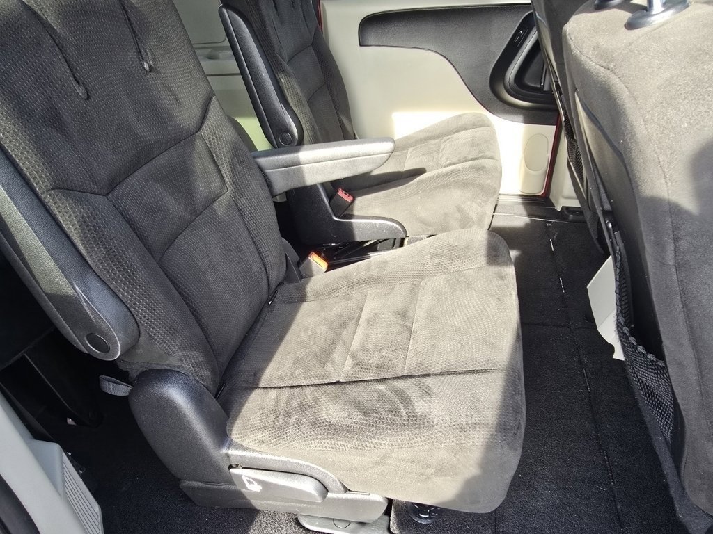 Used 2016 Dodge Grand Caravan SE image 13