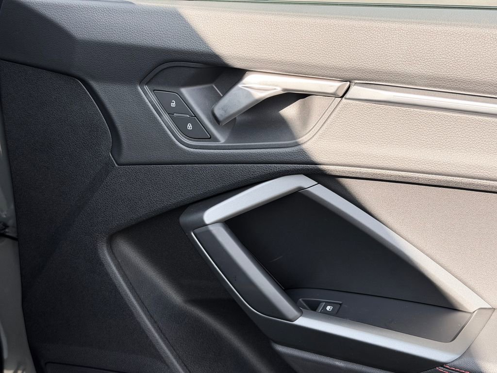 Used 2025 Audi Q3 2.0T Premium Plus w/ Premium Plus Package image 24