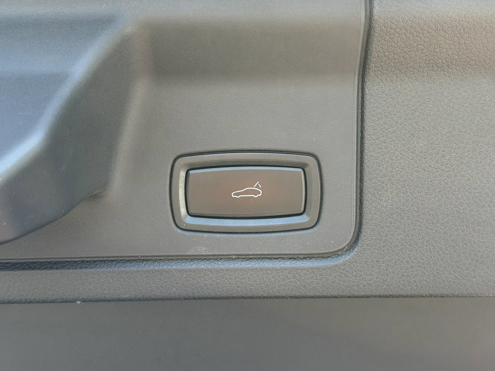 Used 2014 Porsche Panamera 4 AWD/4WD image 17