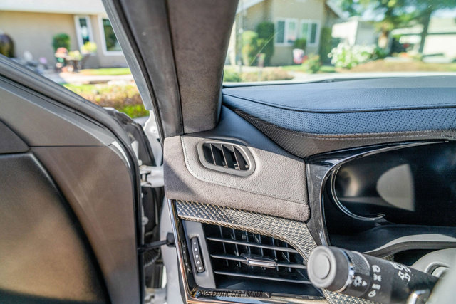 Used 2018 Cadillac CTS V w/ Luxury Package image 28