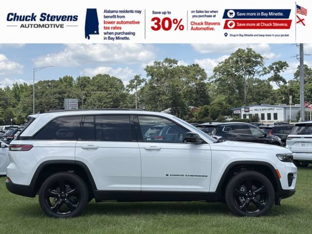 Used 2023 Jeep Grand Cherokee Altitude AWD/4WD image 5